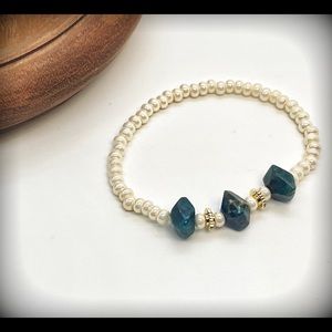 Blue apatite gemstone bracelet , elastic bracelet with pearls, high quality .